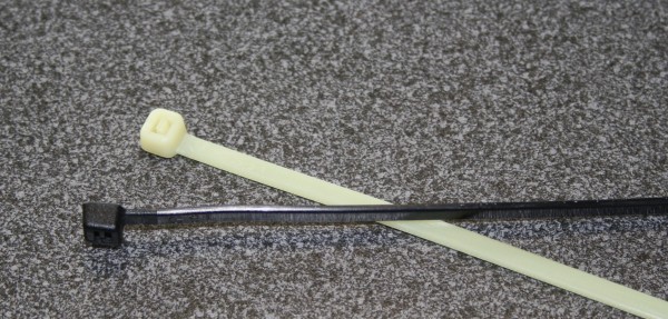 Kabelbinder hitzebes. L300 x B3,6mm (UV) VPE100 Artnr. CV30036 schwarz